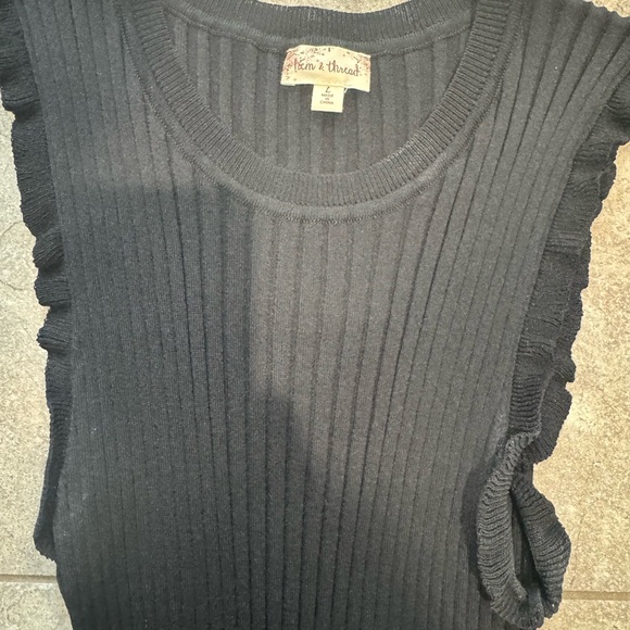 Black Ribbed Sleeveless Top - Picture 2 of 4